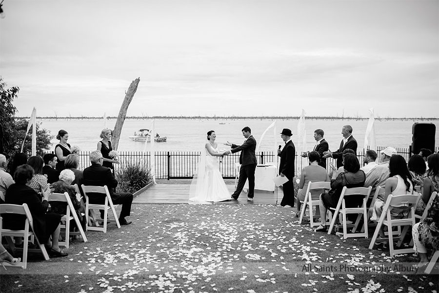 Lauren and Jason's wedding at Yarrawonga | Yarrawonga / Mulwala Wedding Photographers | ls022.jpg