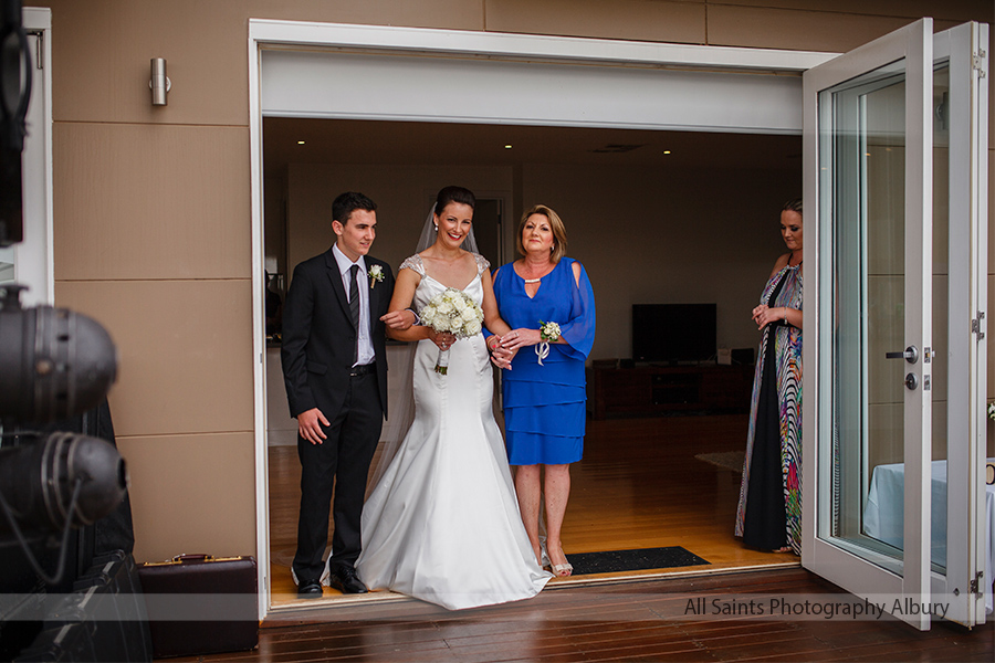 Lauren and Jason's wedding at Yarrawonga | Yarrawonga / Mulwala Wedding Photographers | ls011.jpg