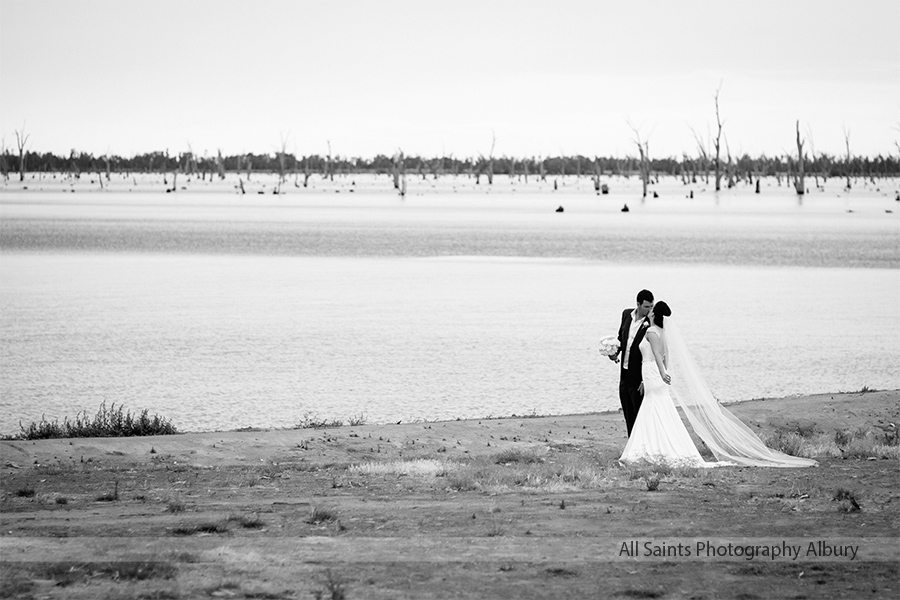Lauren and Jason's wedding at Yarrawonga | Yarrawonga / Mulwala Wedding Photographers | ls069.jpg