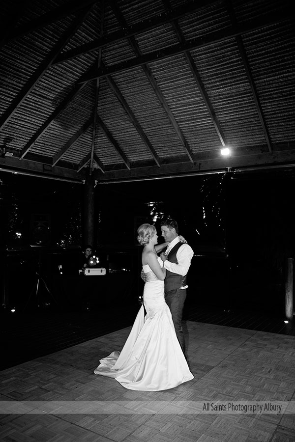 Sarah and Simon's wedding at the  Wagga City Golf Club | Wagga Wagga Wedding Photographers | b029.jpg