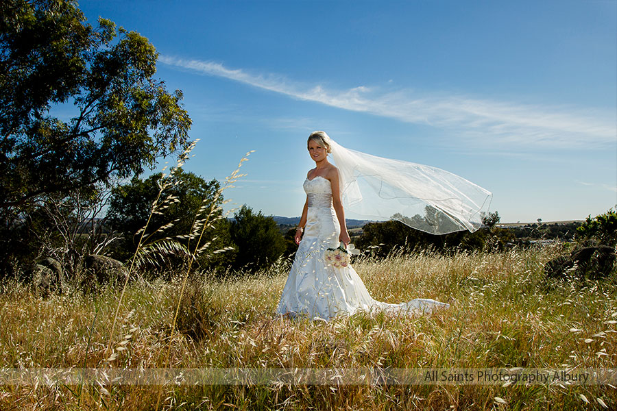 Sarah and Simon's wedding at the  Wagga City Golf Club | Wagga Wagga Wedding Photographers | b015.jpg