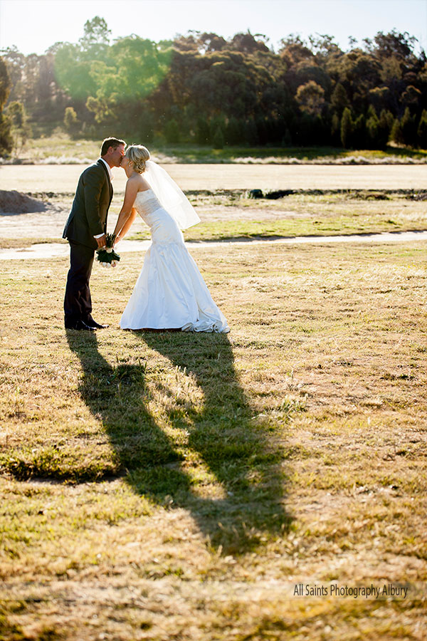Sarah and Simon's wedding at the  Wagga City Golf Club | Wagga Wagga Wedding Photographers | b021.jpg