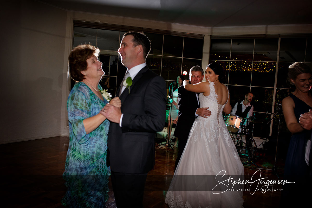 Amanda and Daniel's Hovell Tree Inn Albury wedding | Albury Wedding Photographers  | Hovell-tree-inn-albury-wedding-Amanda-daniel-0059.jpg