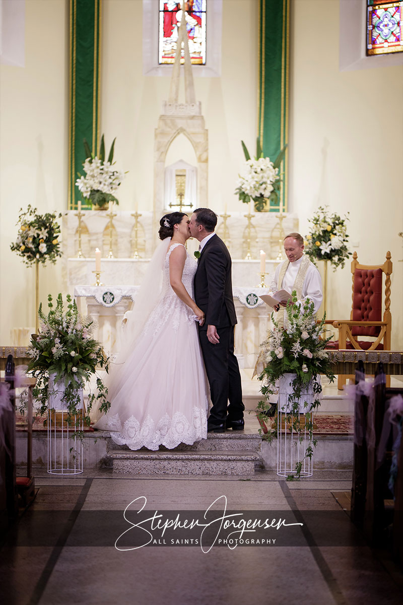 Amanda and Daniel's Hovell Tree Inn Albury wedding | Albury Wedding Photographers  | Hovell-tree-inn-albury-wedding-Amanda-daniel-0028.jpg