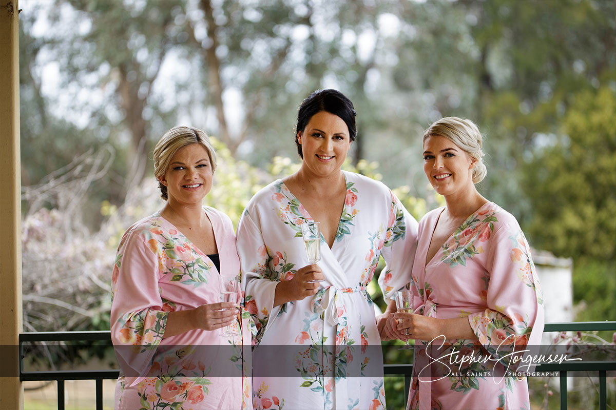 Amanda and Daniel's Hovell Tree Inn Albury wedding | Albury Wedding Photographers  | Hovell-tree-inn-albury-wedding-Amanda-daniel-0009.jpg