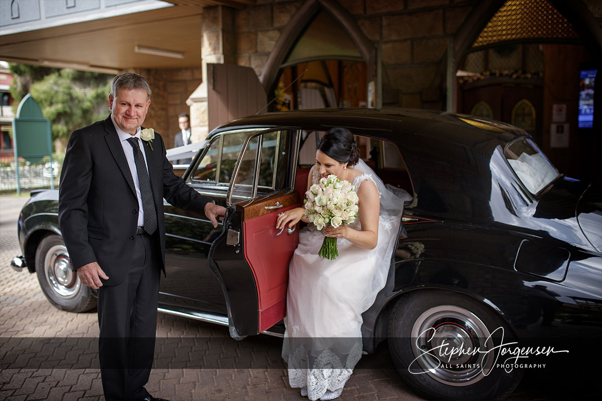 Amanda and Daniel's Hovell Tree Inn Albury wedding | Albury Wedding Photographers  | Hovell-tree-inn-albury-wedding-Amanda-daniel-0020.jpg