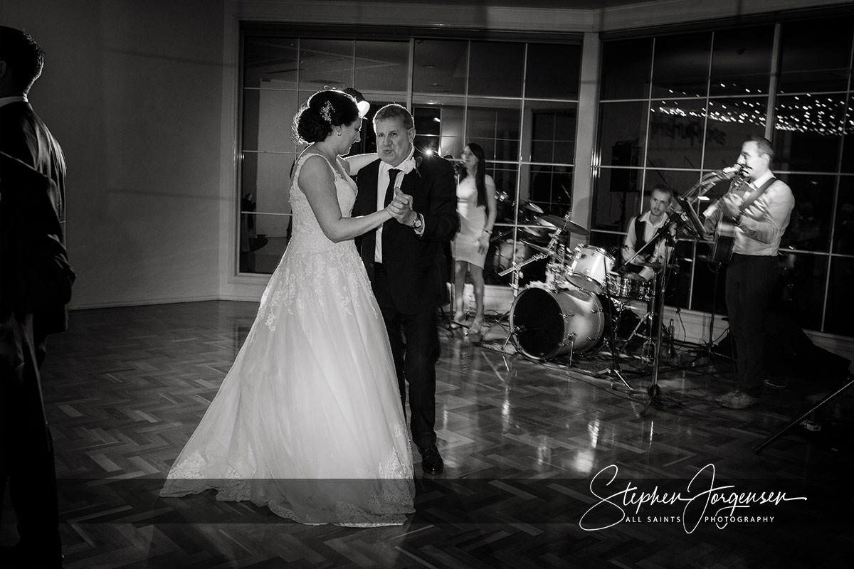 Amanda and Daniel's Hovell Tree Inn Albury wedding | Albury Wedding Photographers  | Hovell-tree-inn-albury-wedding-Amanda-daniel-0058.jpg