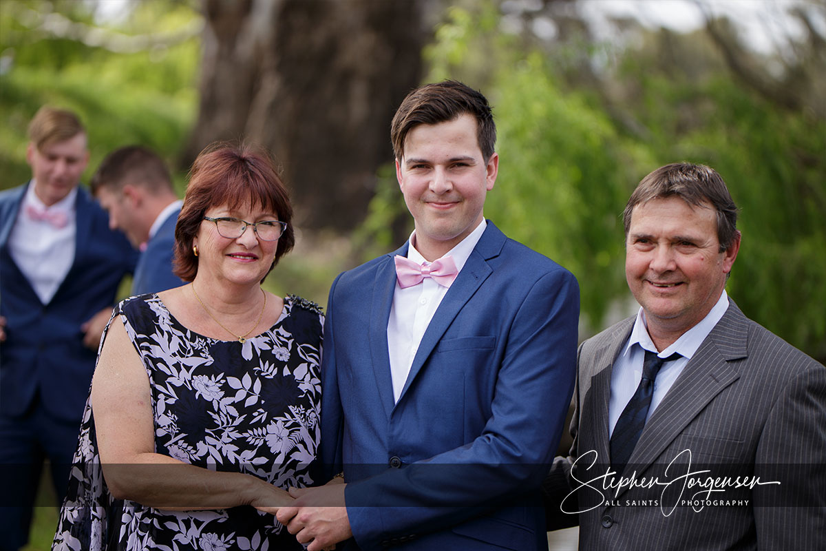Samantha & Tom's wedding at Willowbank Events Albury | Albury Wedding Photographers  | Willowbank-Events-Albury-weddings-Samantha-Tom-0022.jpg