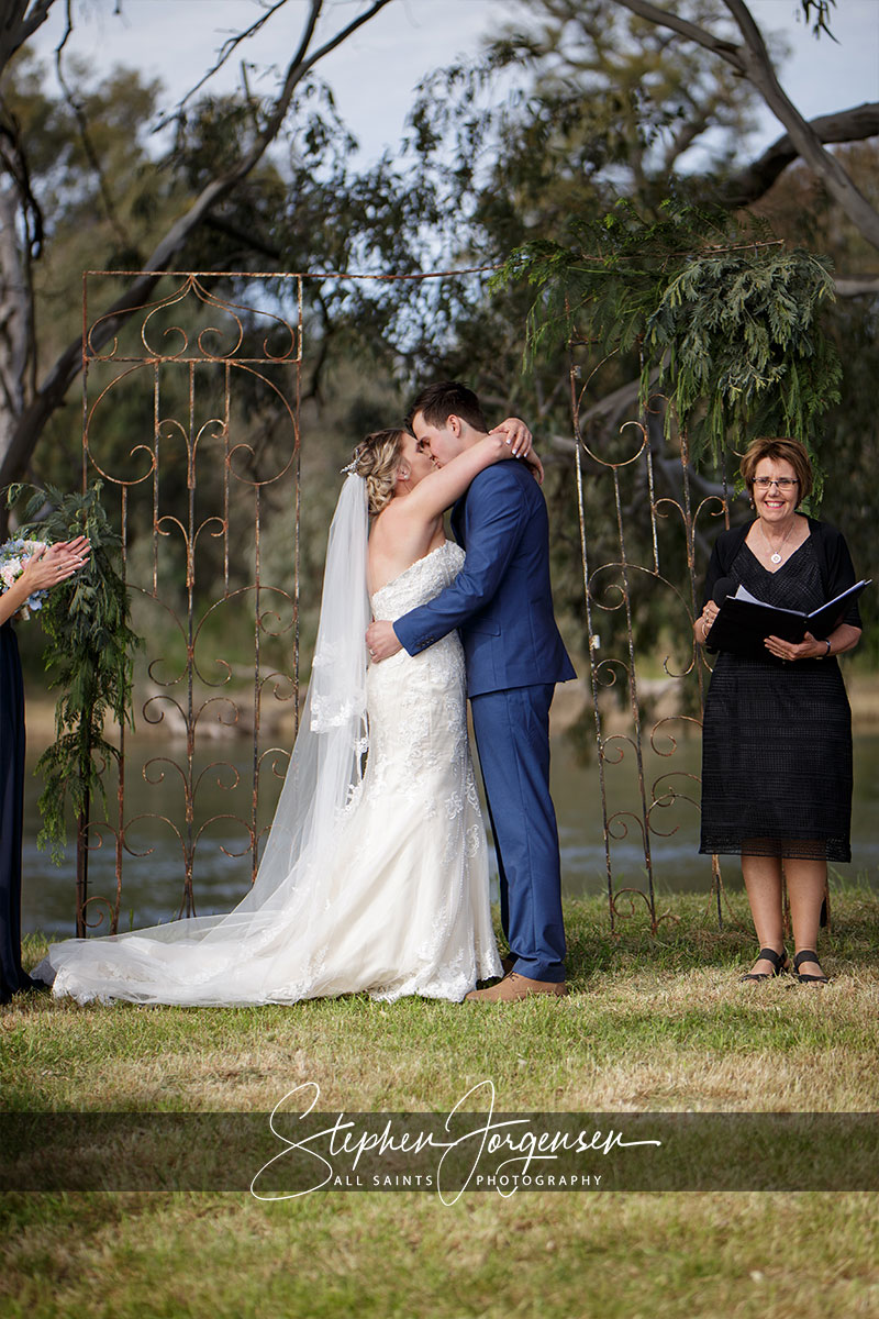 Samantha & Tom's wedding at Willowbank Events Albury | Albury Wedding Photographers  | Willowbank-Events-Albury-weddings-Samantha-Tom-0043.jpg