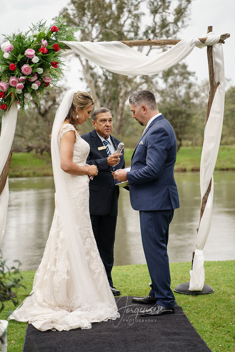 Bron and Joel's wedding at Noreuil Park Albury | Albury Wedding Photographers  | Albury-weddings-Bron-Joel-0032.jpg