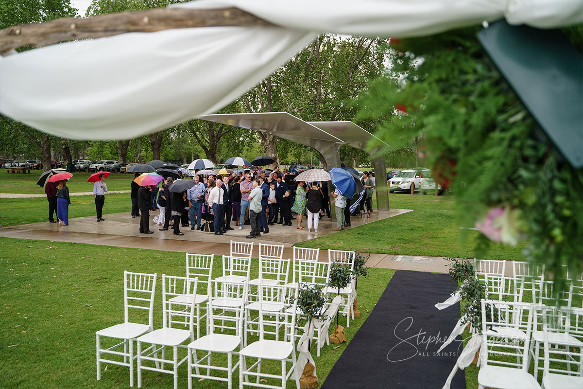 Bron and Joel's wedding at Noreuil Park Albury | Albury Wedding Photographers  | Albury-weddings-Bron-Joel-0022.jpg