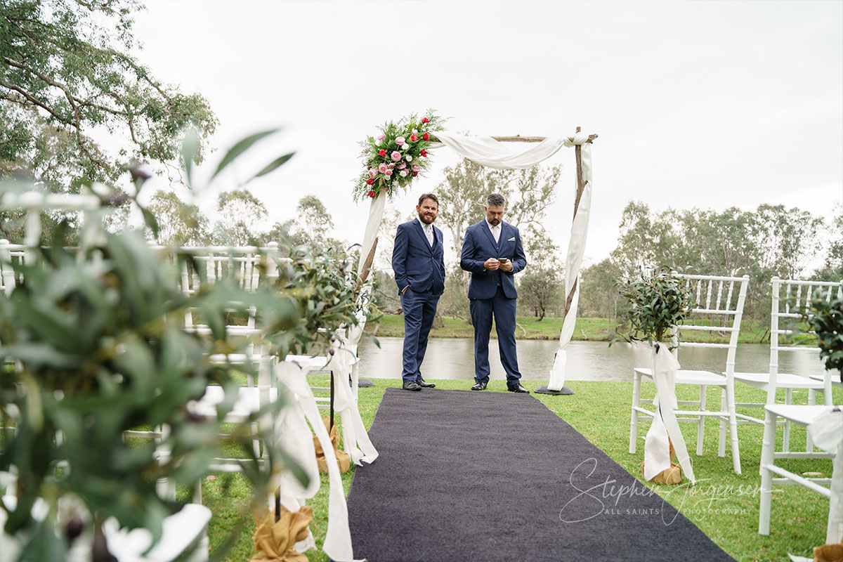 Bron and Joel's wedding at Noreuil Park Albury | Albury Wedding Photographers  | Albury-weddings-Bron-Joel-0016.jpg
