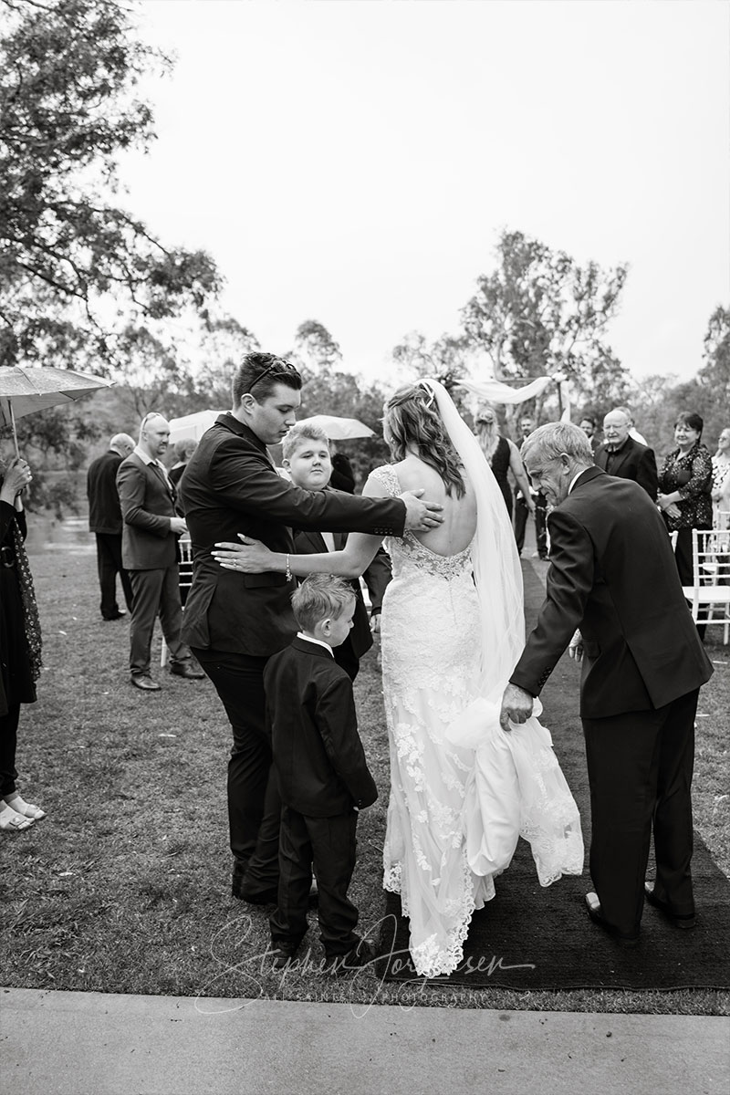 Bron and Joel's wedding at Noreuil Park Albury | Albury Wedding Photographers  | Albury-weddings-Bron-Joel-0027.jpg