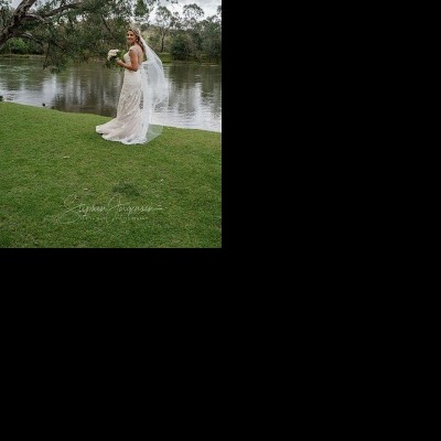 Bron and Joel's wedding at Noreuil Park Albury | Albury Wedding Photographers  | Albury-weddings-Bron-Joel-0041.jpg