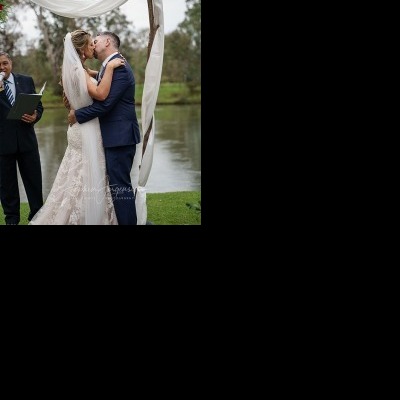 Bron and Joel's wedding at Noreuil Park Albury | Albury Wedding Photographers  | Albury-weddings-Bron-Joel-0033.jpg