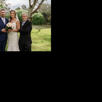 Bron and Joel's wedding at Noreuil Park Albury | Albury Wedding Photographers  | Albury-weddings-Bron-Joel-0038.jpg