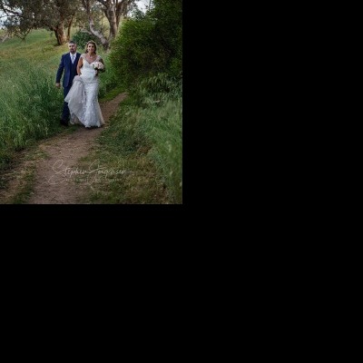 Bron and Joel's wedding at Noreuil Park Albury | Albury Wedding Photographers  | Albury-weddings-Bron-Joel-0052.jpg