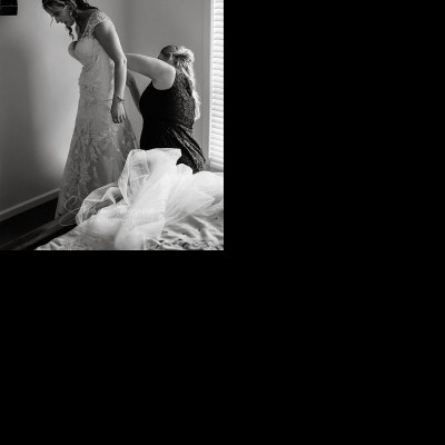 Bron and Joel's wedding at Noreuil Park Albury | Albury Wedding Photographers  | Albury-weddings-Bron-Joel-0007.jpg