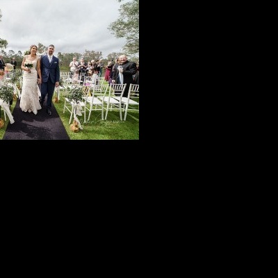 Bron and Joel's wedding at Noreuil Park Albury | Albury Wedding Photographers  | Albury-weddings-Bron-Joel-0034.jpg