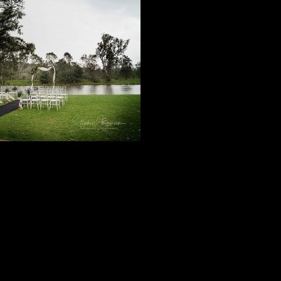 Bron and Joel's wedding at Noreuil Park Albury | Albury Wedding Photographers  | Albury-weddings-Bron-Joel-0019.jpg