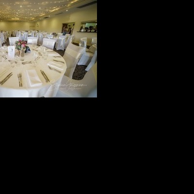 Bron and Joel's wedding at Noreuil Park Albury | Albury Wedding Photographers  | Albury-weddings-Bron-Joel-0054.jpg