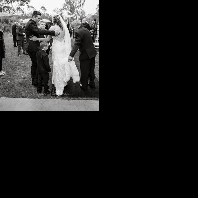 Bron and Joel's wedding at Noreuil Park Albury | Albury Wedding Photographers  | Albury-weddings-Bron-Joel-0027.jpg