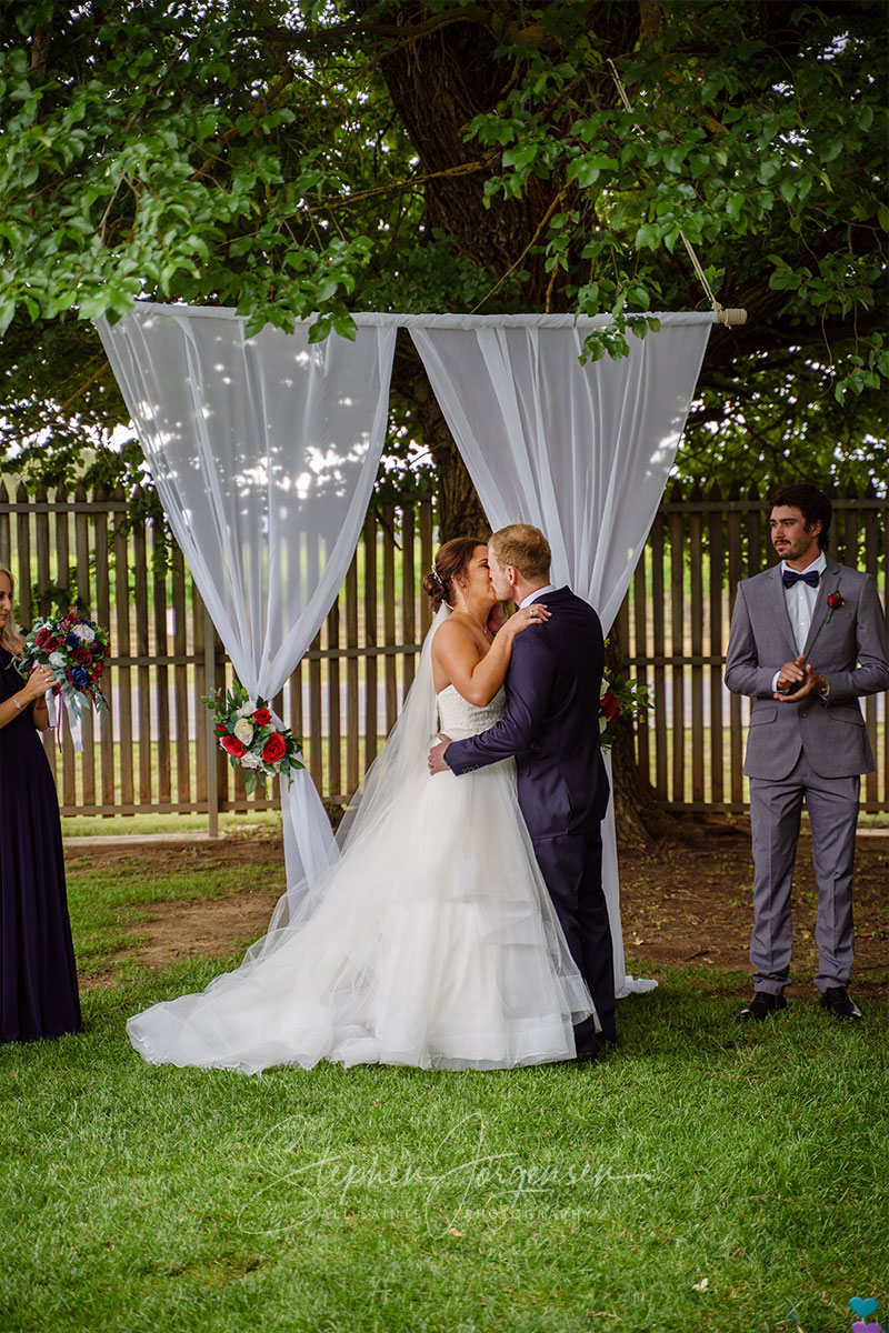 Elizabeth and Brett's wedding at Lancemore, Milawa | King Valley Wedding Photographers | Lindenwarah-milawa-weddings-Lizzie-Brett-0033.jpg