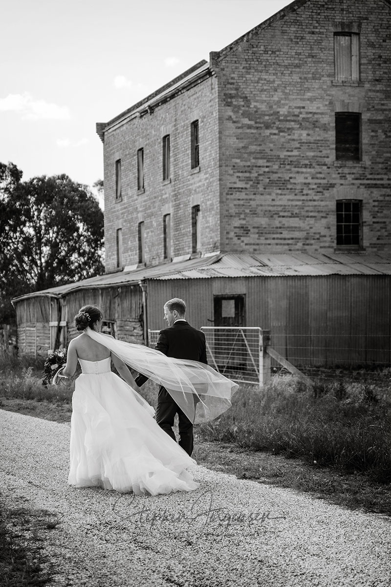 Elizabeth and Brett's wedding at Lancemore, Milawa | King Valley Wedding Photographers | Lindenwarah-milawa-weddings-Lizzie-Brett-0056.jpg