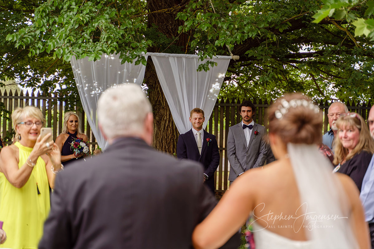 Elizabeth and Brett's wedding at Lancemore, Milawa | King Valley Wedding Photographers | Lindenwarah-milawa-weddings-Lizzie-Brett-0024.jpg