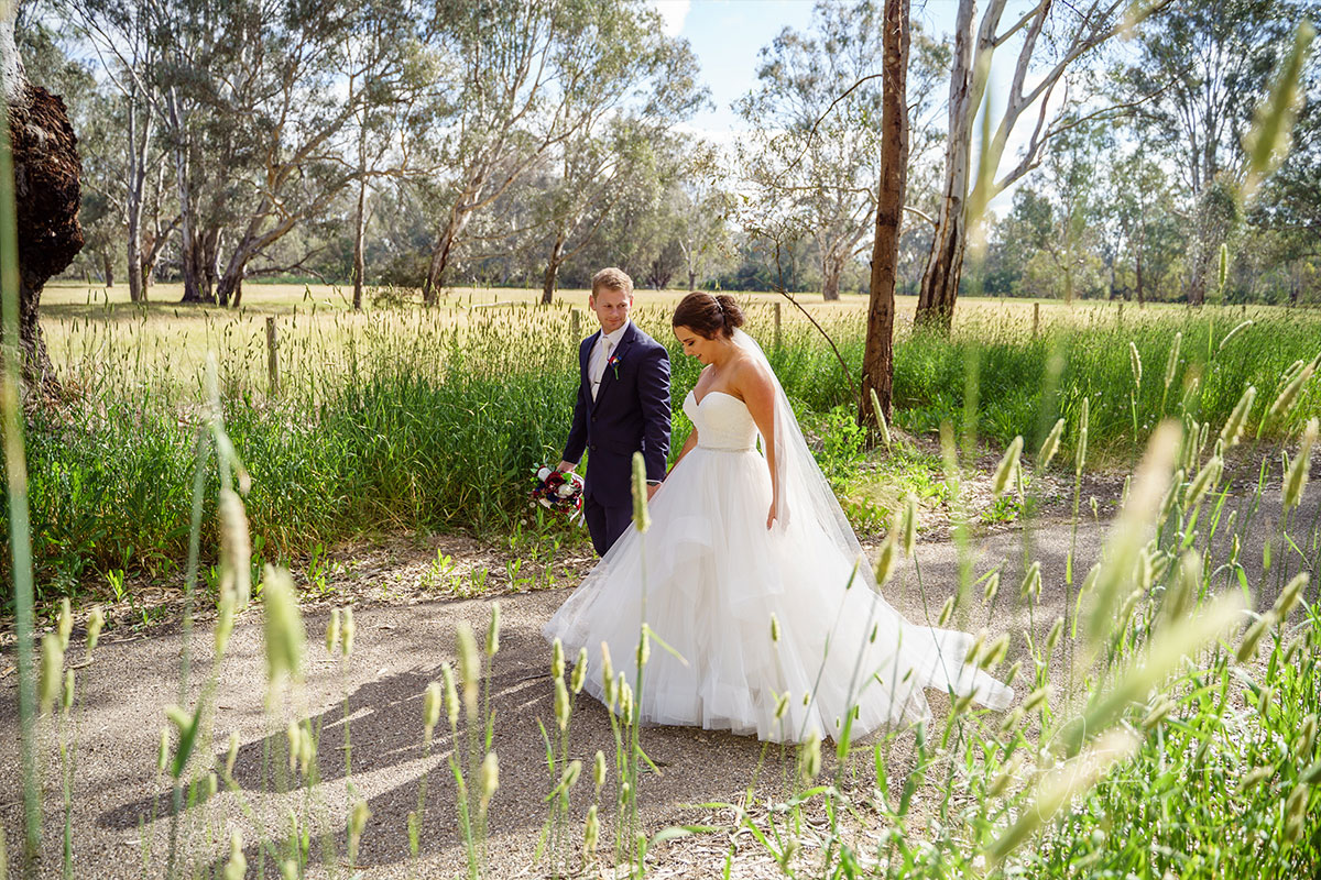 Elizabeth and Brett's wedding at Lancemore, Milawa | King Valley Wedding Photographers | Lindenwarah-milawa-weddings-Lizzie-Brett-0046.jpg
