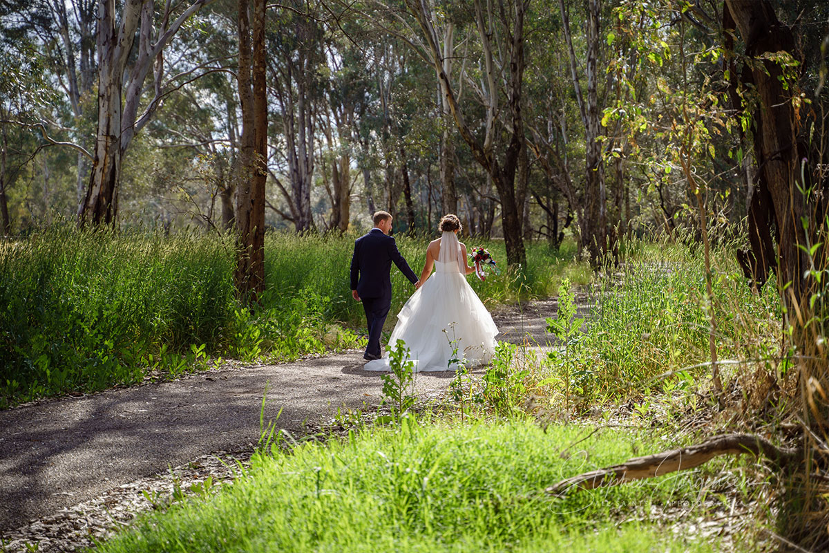 Elizabeth and Brett's wedding at Lancemore, Milawa | King Valley Wedding Photographers | Lindenwarah-milawa-weddings-Lizzie-Brett-0044.jpg