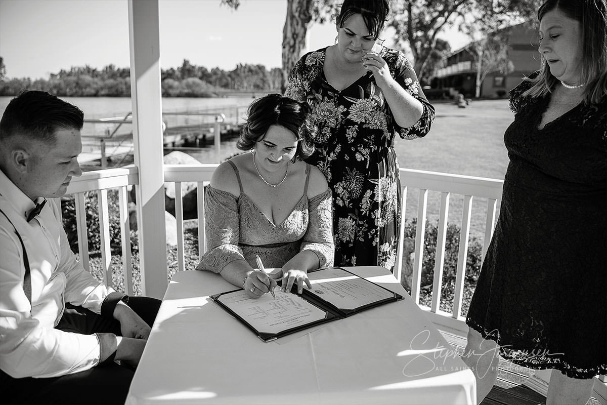 Alyce and Joshua's Yarrawonga / Mulwala  intimate elopement wedding | Yarrawonga / Mulwala Wedding Photographers | Yarrawonga-Mulwala-weddings-Alyce-Joshua-0024.jpg