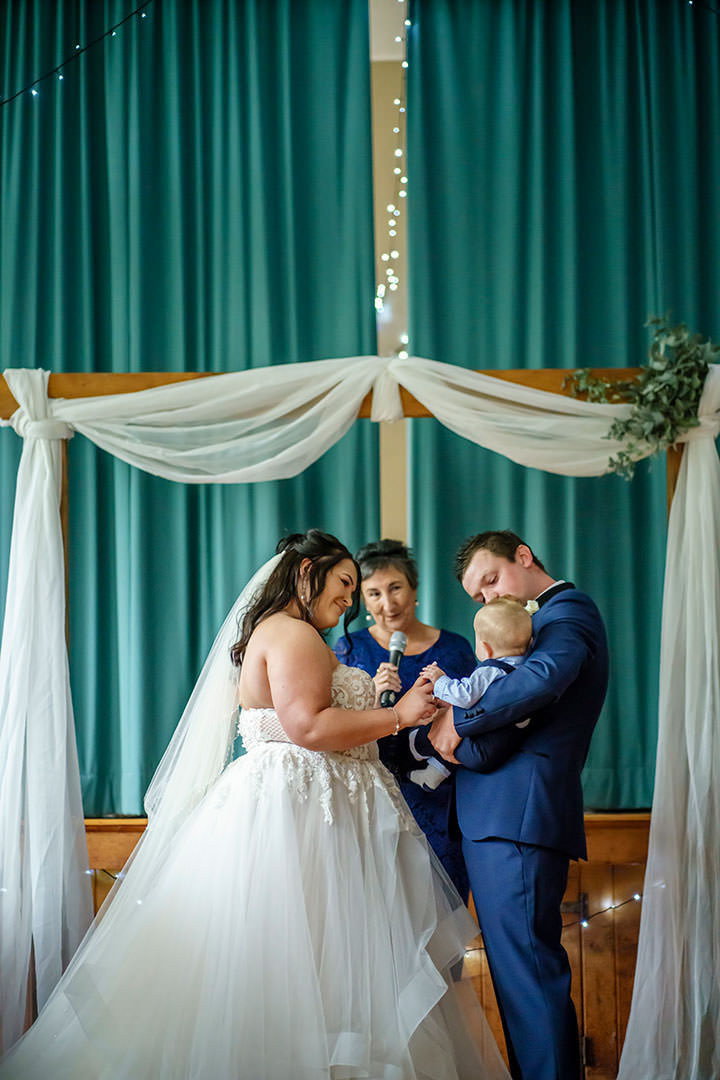 Stephanie and Matthew's wedding at Sandy Creek Victoria | Albury Wedding Photographers  | Sandy-Creek-Weddings-Stephanie-Matthew-0028.jpg