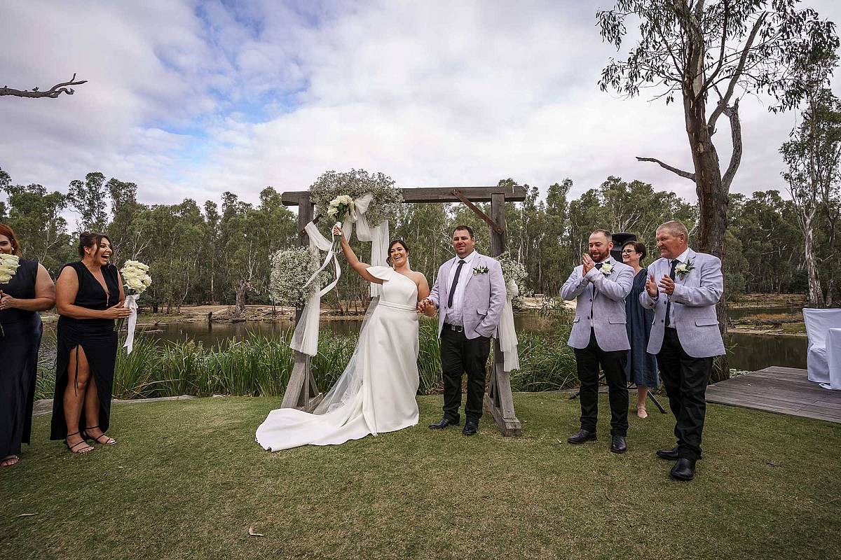 Sam & Louis’ Wedding at Yarrawonga Mulwala Golf Club Resort | Yarrawonga / Mulwala Wedding Photographers | Yarrawonga-Golf-Club-Resort-Weddings-Sam-Louis-0033.jpg