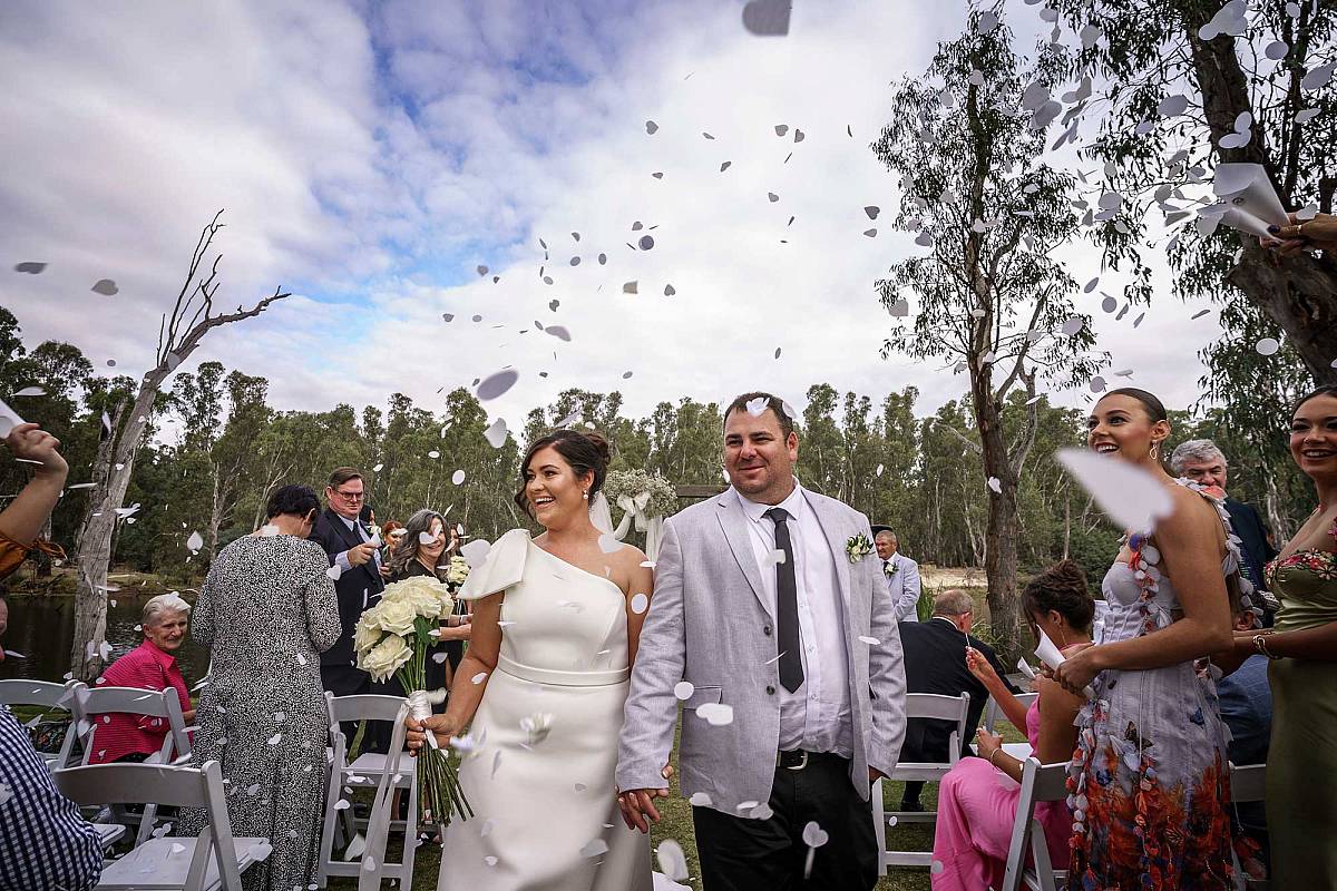 Sam & Louis’ Wedding at Yarrawonga Mulwala Golf Club Resort | Yarrawonga / Mulwala Wedding Photographers | Yarrawonga-Golf-Club-Resort-Weddings-Sam-Louis-0034.jpg