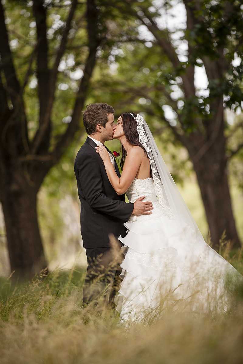 Tara and Travis  Wedding at The Boat Shed Lake Hume | Albury Wedding Photographers  | 00575.jpg