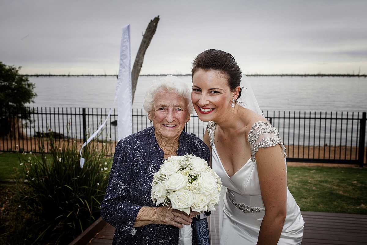 Lauren and Jason's wedding at Yarrawonga | Yarrawonga / Mulwala Wedding Photographers | 0712.jpg