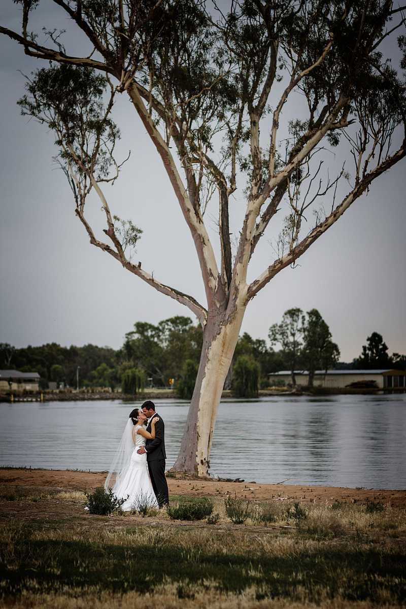 Lauren and Jason's wedding at Yarrawonga | Yarrawonga / Mulwala Wedding Photographers | 0801.jpg