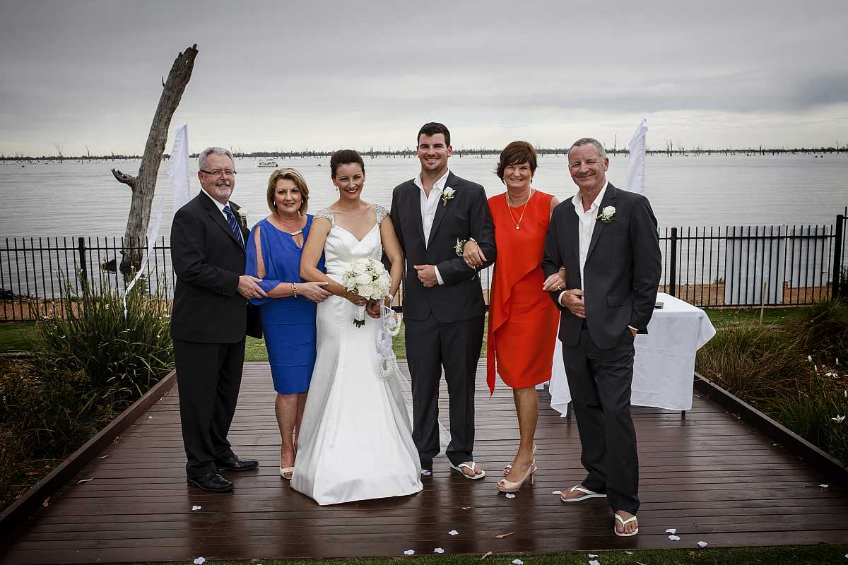Lauren and Jason's wedding at Yarrawonga | Yarrawonga / Mulwala Wedding Photographers | 0690.jpg