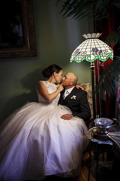 Rochelle and Geoff's weddding at the Junee Chocolate and Licorice Factory | Junee Wedding Photographers