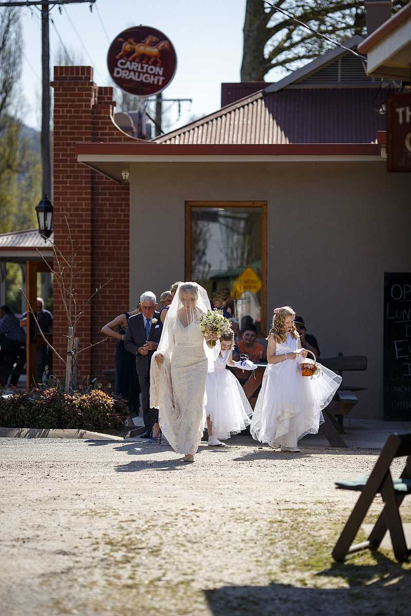 Emma and Clint's wedding at the Mitta Mitta Pub | Mitta Mitta wedding photographers  | 00147.jpg