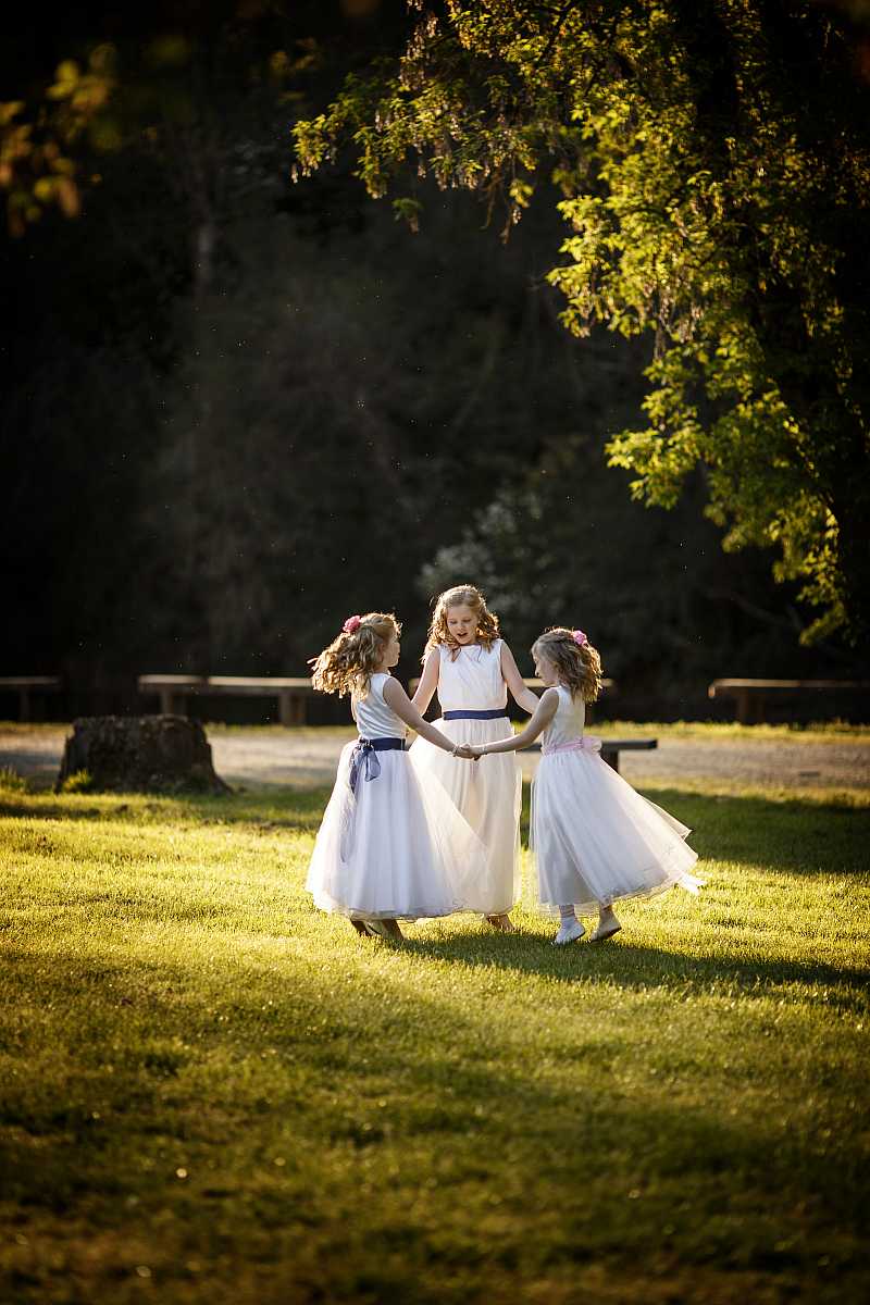 Emma and Clint's wedding at the Mitta Mitta Pub | Mitta Mitta wedding photographers  | 00560.jpg