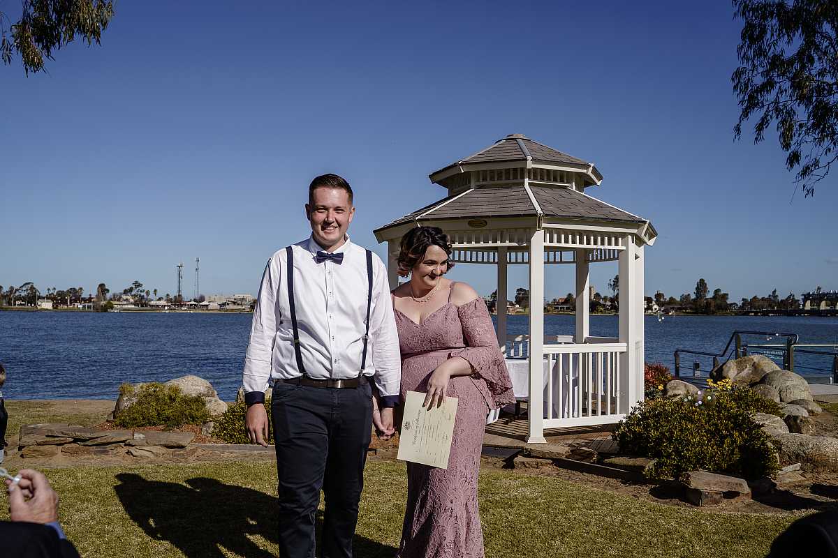 Alyce and Joshua's Yarrawonga / Mulwala  intimate elopement wedding | Yarrawonga / Mulwala Wedding Photographers | 00160.jpg