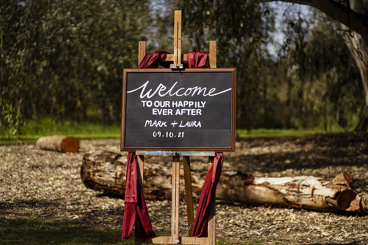 Laura and Marks wedding at Sumsion Gardens Wodonga | Wodonga Wedding Photographers  | 00349.jpg